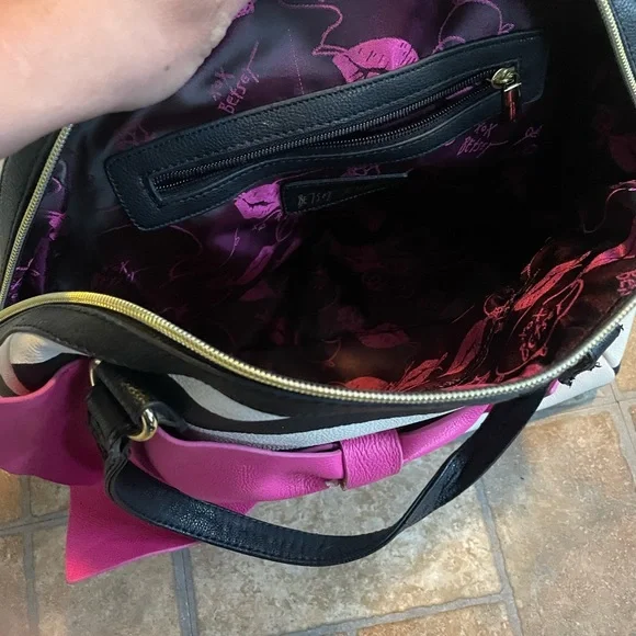 betsey johnson bow purse - Picture 3 of 3